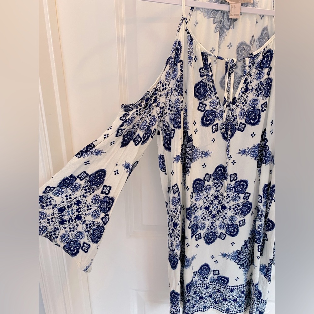 Long sleeve dress with shoulder cut outs from Forever 21.